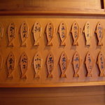 寿司一 - optio A30で撮影。本日の鮨種の木札。