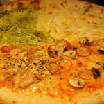 グローブガーデン・ナーノ - ４種類のトッピングのピッツァ　