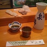 すし栄 - タイラギの貝柱串焼、ウネ鯨、熱燗です（＊＾＾＊）