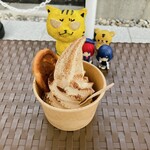 カクキュー - 味噌ソフトクリーム　400円(税込)  ※八丁味噌パウダーがけ