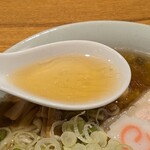 舟場 - 煮干し強めの豚骨スープ