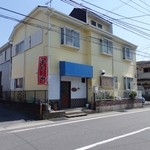 幸福餃子 - お店は一階の１スペースのみです。
