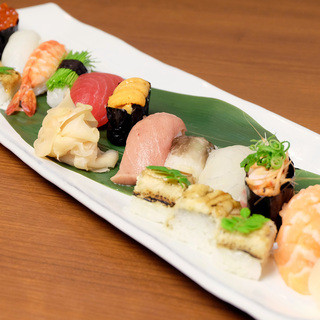 旬彩 菜香良志 - 料理写真:≪にぎり寿司盛り合わせ≫梅、竹、松とご用意しております。その他単品のにぎりは一貫からご注文可能です。