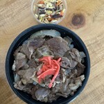 肉の大和屋 - お腹いっぱい牛すじを堪能できる、お肉屋さんの牛すじ丼。