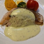 キッチン ブルー グローブ - 正面から、丸目のイナダ