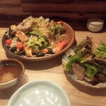 天婦羅と刺身 板前料理 魚天 - 海鮮サラダ