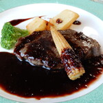 ビストロ ルポルポ - 牛肉ポアレ赤ワインソース