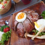 Camp Gear&Cafe BASE - ローストビーフ丼