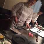 神楽坂 鉄板焼 中むら - 目の前で焼いてくれます