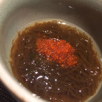 神楽坂 鉄板焼 中むら - 沖縄県産もずく　とびこの酢の物