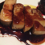 神楽坂 鉄板焼 中むら - フォアグラのソテ　フォンドボーのソース　ポートワインで煮たベリーを添えて