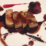 神楽坂 鉄板焼 中むら - フォアグラのソテ　フォンドボーのソース　ポートワインで煮たベリーを添えて
