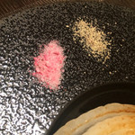 神楽坂 鉄板焼 中むら - 桜塩と黒胡椒