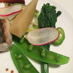 神楽坂 鉄板焼 中むら - 山口県産鰆のポアレ、春野菜と筍の炊き合わせと共に　フォンドボーと鰆のお出汁で