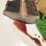 神楽坂 鉄板焼 中むら - 山口県産鰆のポアレ、春野菜と筍の炊き合わせと共に　フォンドボーと鰆のお出汁で