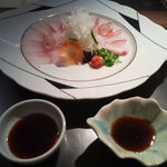 エスト！ジャパン - 真鯛の薄作り（醤油とポン酢、１，３８２円）