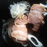 エスト！ジャパン - 出汁で炊いた大根と、豚角煮を辛子で楽しむ