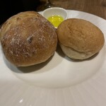 格之進 ハンバーグ&バル - パン2種。¥250円。これが、またうまい！250円は安い！