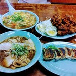 光来 - 料理写真:ラーメンと餃子、唐揚げと中華丼