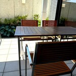 炭火焼肉 久 - テラスエリア。 七輪使って焼き肉できます。 飾りじゃないんです。