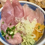 埼玉漁港 海鮮食堂 そうま水産 - 小盛りの丼