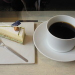 ノスタルジア - お食事をした方に・・・ランチタイムセット　スイーツ＋ドリンクセット（数量限定）　￥６００