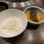 炭火焼肉 久 - シャトーブリアンと卵