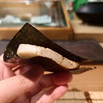 すし匠 - 平貝:香ばしい海苔と七味で