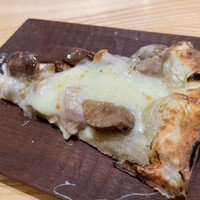 尾山台 山田 - ④ ピッツァ❷地鶏のもも肉、ポルチーニ茸