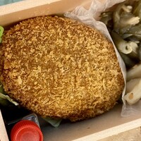 豚捨 KITTE丸の内店 - コロッケも付いています♪