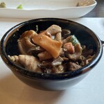 郷土料理ともん - きのこと山菜入りモツ煮込み