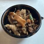 郷土料理ともん - きのこと山菜入りモツ煮込み