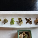 郷土料理ともん - きのこと山菜の盛り合わせ