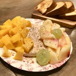 創作料理Ryota  - ・ブルガリア産フォアグラテリーヌと農家直送桃と沖縄産キーツマンゴー　自家製ブリオッシュと（￥4,990）