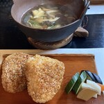 郷土料理ともん - きのこと山菜の鍋・焼きむすび