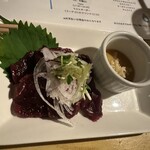 南国酒場リバーサイド - お通し　鯨の刺身