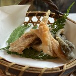 郷土料理ともん - イワナの骨煎餅