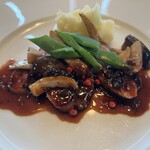 ドゥ・リヨン - 鴨胸肉のロティ 蜂蜜とレモン風味のソース
                                ジャガイモピュレと茸のソテー添え