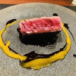 奈良屋町 青 - 【写真⑩】のざき牛(鹿児島県)のフィレステーキ、すき焼き割下玉葱、卵黄ソース