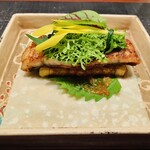 奈良屋町 青 - 【写真⑧】炭火焼き海鰻、大葉、山椒味噌、揚げ茄子、ハーブ(糸島市：久保田農園)の米粉クレープ巻き