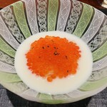 奈良屋町 青 - 【写真⑨】じゃがいもソースの冷製うどん(うきは市：長尾製麺)、いくら(新物)載せ