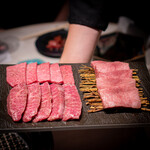 Yakiniku Ushifuji Nishi Shinjuku Honten - 精选厚切牛舌 黑毛和牛腹肉 精选一种红肉 山形县产羊肉