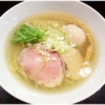 塩　味玉らぁ麺　800円　”いいトコしかない”ラーメンです。