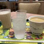 モスバーガー - ちゃんとお冷くれるのもさすがモス