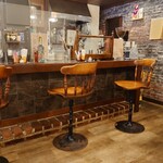 ヱビス珈琲 - 内観✨カウンター席はキッチン前に3席、横に2席あり。