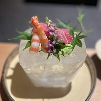 日本焼肉はせ川 別亭 銀座店 - 氷を削って作った器にのったお造り