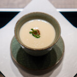 USHIGORO S. - ピュアホワイトの冷製ポタージュ　～コンソメジュレ～