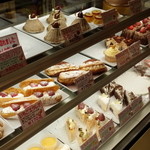 オコ ナチュラル スイーツ - ガラスケース