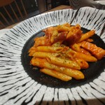 CAFE QUARTIER LATIN - ペンネとベーコンのアラビアータ