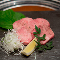松阪牛炭火焼肉 東海亭 - 特選タンモト塩